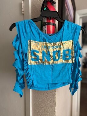 cleo Blue Cropped Ruffle Sleeve Top with Gold Foil License Plate Graphic